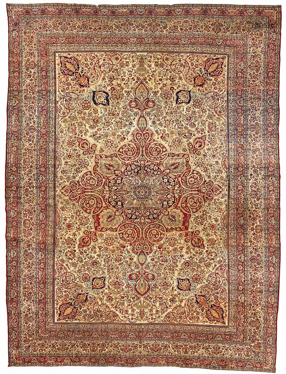 Matto an antique Kerman Laver, ca 677-688,5 x 510,5-526 cm.