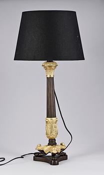 BORDSLAMPA, empirestil, delvis brons, 1900-talets början.