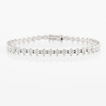 Tennis bracelet, 18K white gold with fancy-cut diamonds.