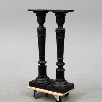 PIEDESTALER, ett par, sent 1800-tal.