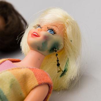 Two dolls, Barbie and Francie, with clothes and in original case, Mattel 1960s.