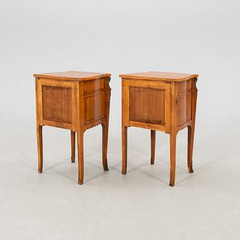 Sängbord ett par rokokostil 1900-talets andra hälft.
