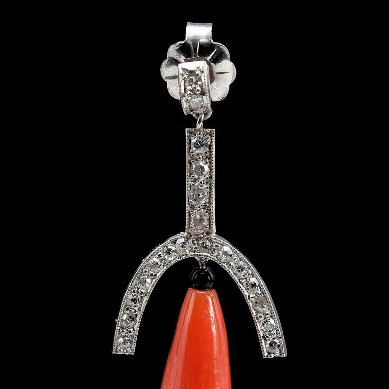 A PAIR OF EARRINGS, 8/8 cut diamonds ca 0.2 ct, coral.