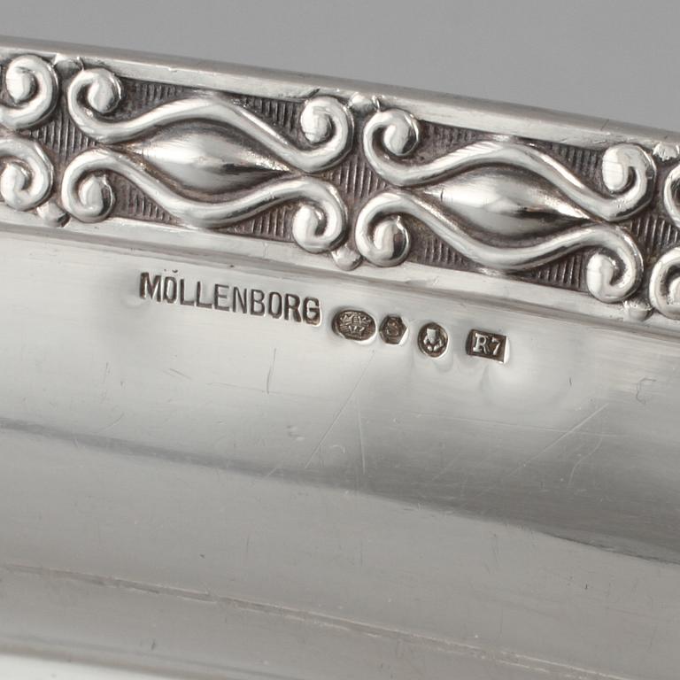 BRICKA, silver, Möllenborg, Stockholm, 1919. Vikt 1292 gram.