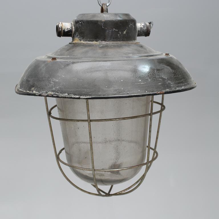 INDUSTRILAMPOR, ett par, 1900-talets andra hälft, höjd ca 37 cm.