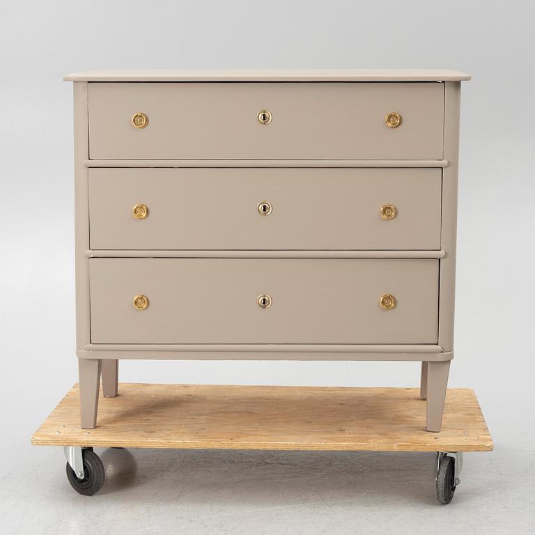 Chest of drawers, early 20th century.