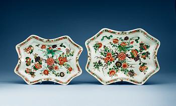 1538. A set of two famille verte dishes, Qing dynasty, Kangxi (1662-1722).
