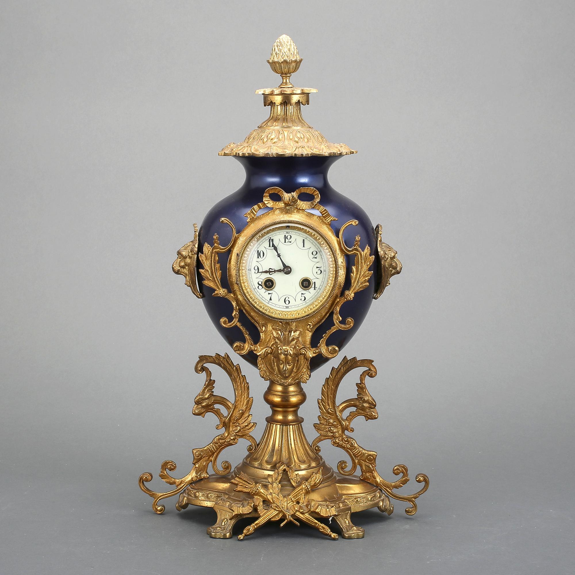BORDSPENDYL, Louis XVI-stil, 1800-talets sista kvartal.