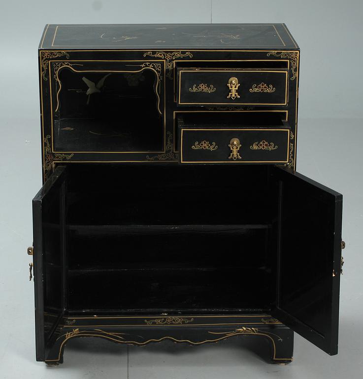 SKÅP, Kina. 1900-tal.