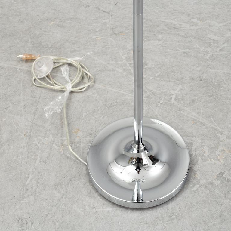Golvlampa, samtida.