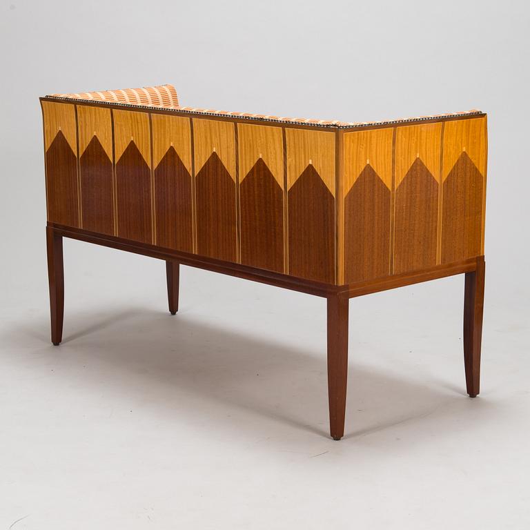 Eliel Saarinen, soffa, "Saarinen house Settee" för Adelta 1900-talets slut.