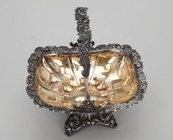 BOMBONJÄR / BRÖDKORG, silver, Otto Roland Mellin (1860-1907), Helsingfors 1851. Vikt ca 315 g.