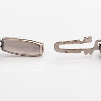 An 18K white gold necklace with cultured pearls and diamonds ca. 0.04 ct in total. Finnis import marks 1963.