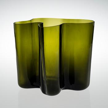 ALVAR AALTO, A VASE. Signed Alvar Aalto, Iittala -56.