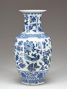 GOLVVAS, porslin. Kina. 1800-tal.