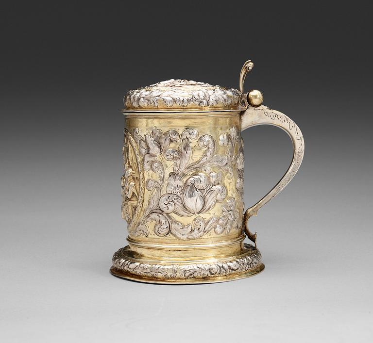 DRYCKESKANNA, icke identifierad mästarstpl, Tyskland, troligen Helmstedt
1600-talets slut/1700-talets början. Barock.
