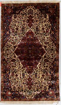Matto, semi-antique silk Kashan, ca 166 x 100 cm.