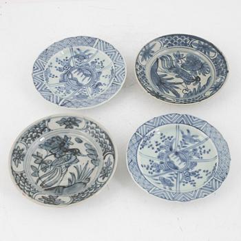 A group of four blue and white plates and four dishes, Ming dynasty, Wanli and Swatow, 16th/17th century.