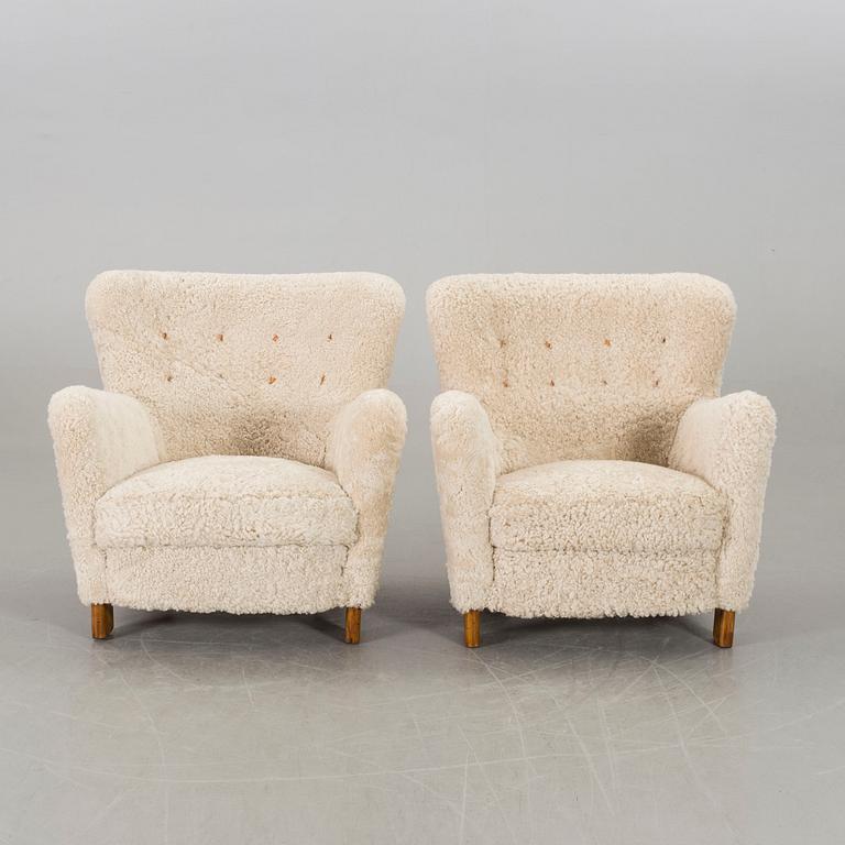 FRITZ HANSEN, a pair of easy cahir , model "1669".