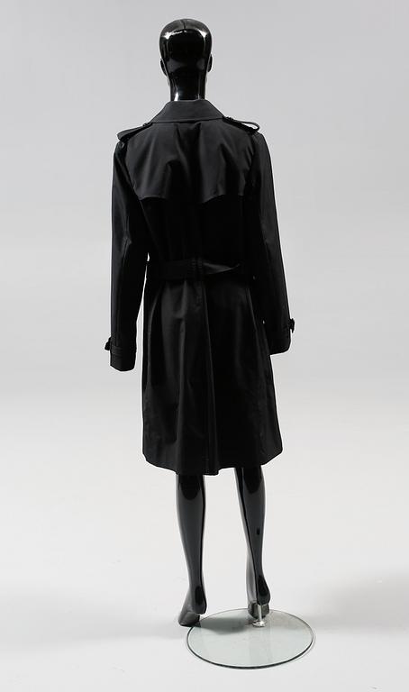 BURBERRY, trenchcoat.