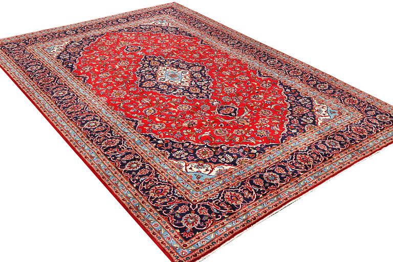 A Keshan carpet, c. 372 x 247 cm.