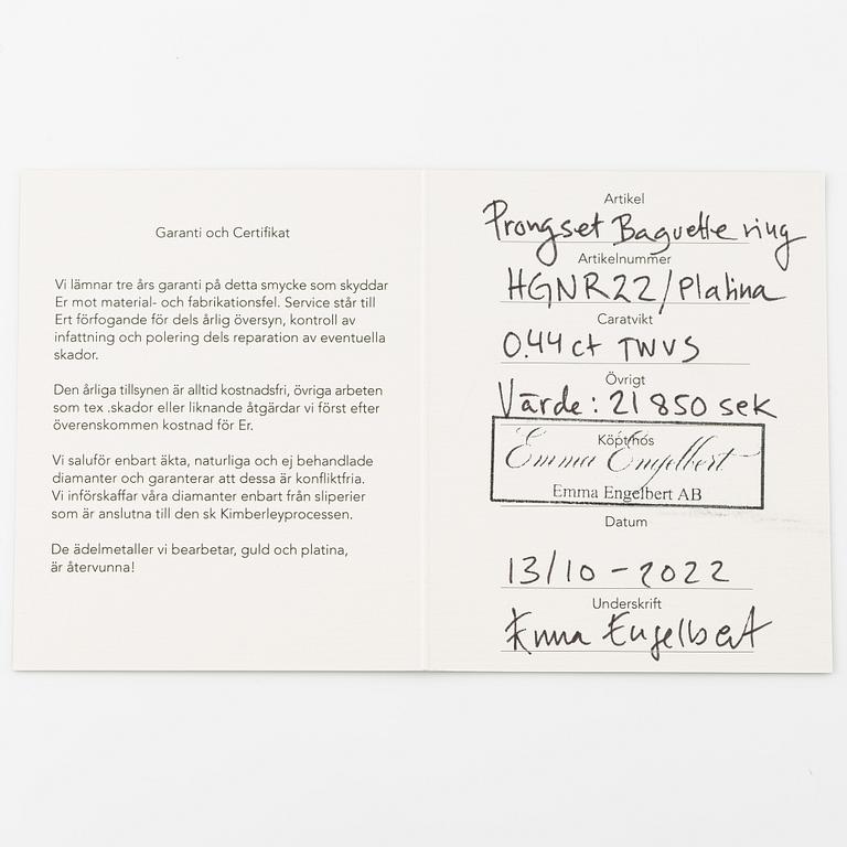 Ring platina med baguette- och runda briljantslipade diamanter, Emma Engelbert.