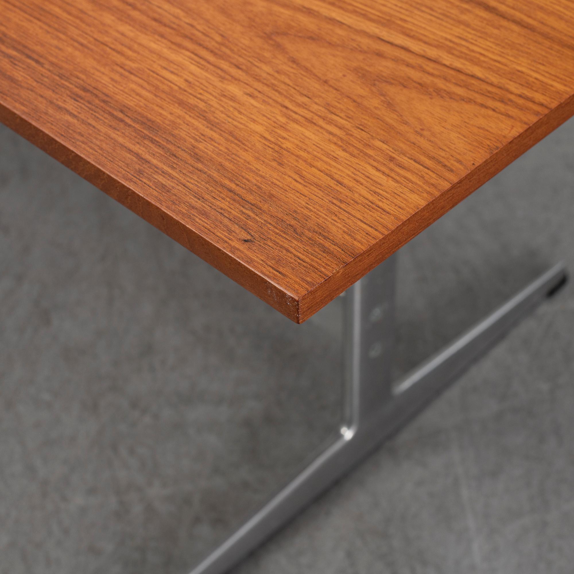 ARNE JACOBSEN, "Shakerbordet", Fritz Hansen 1900-talets mitt.