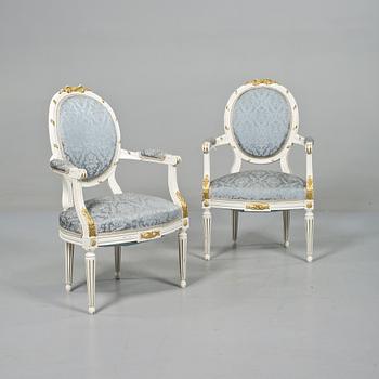 KARMSTOLAR, ett par, gustaviansk stil, tidigt 1900-tal.
