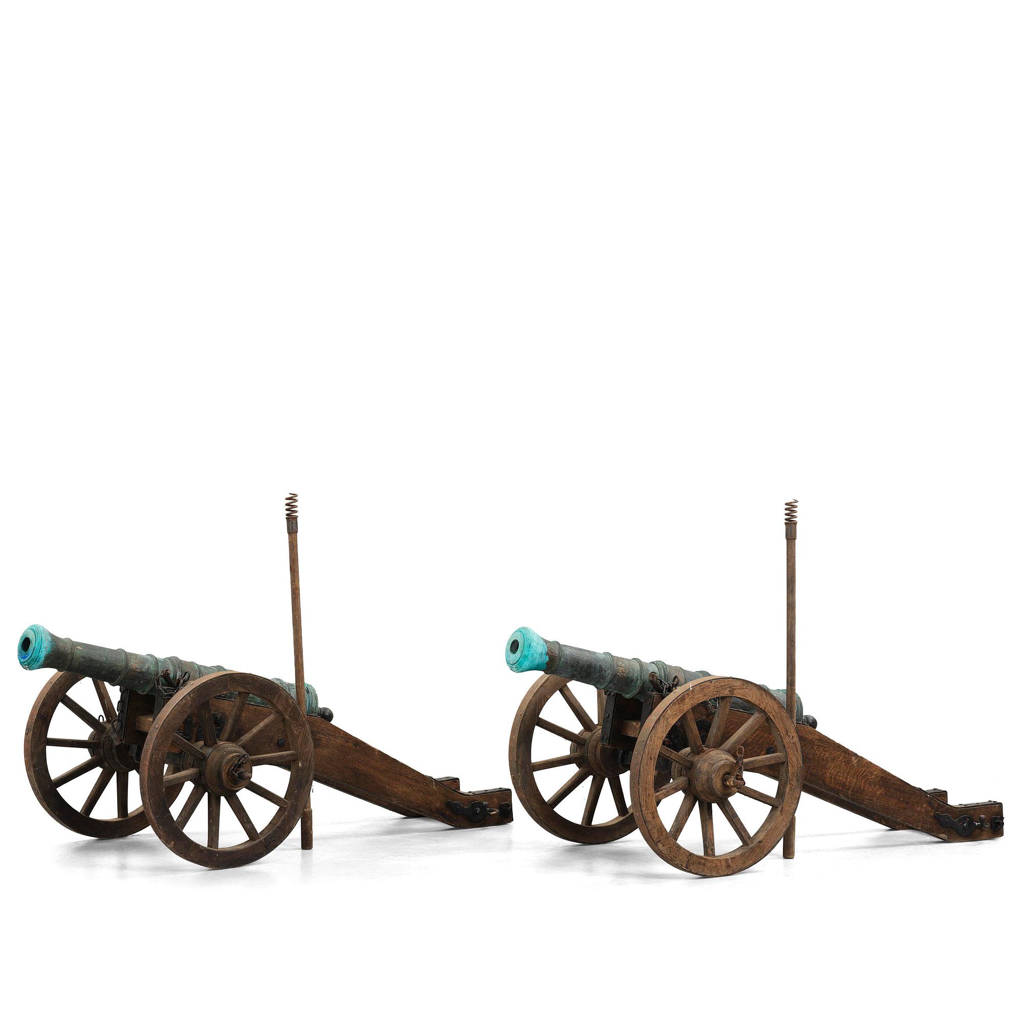 Salutkanoner, ett par, replikor av kanon från örlogsskeppet Slesvig 1733, 1900-tal.