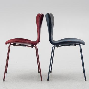 Arne Jacobsen, a pair of 'Sjuan' chairs, special edition Lala Berlin, Republic of Fritz Hansen, 2017.