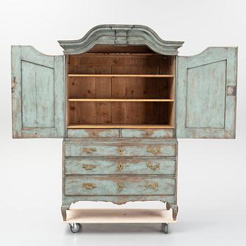 A rococo cabinet from the 1700's.