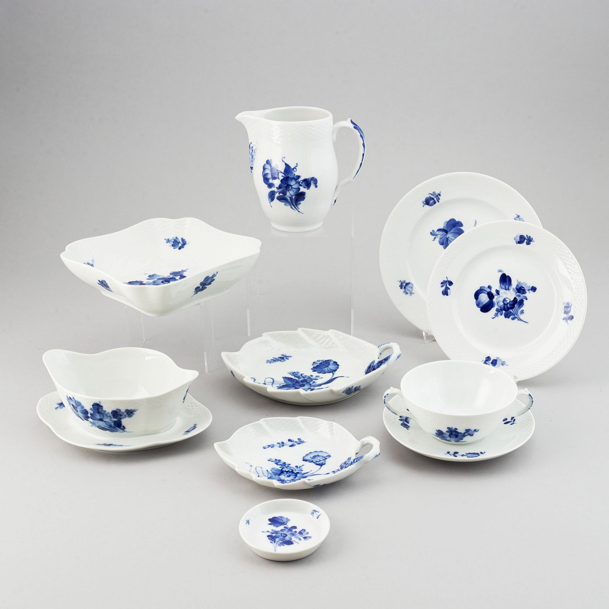 Royal Copenhagen, a part 'Blå Blomst' dinner service, Denmark (41 pieces).