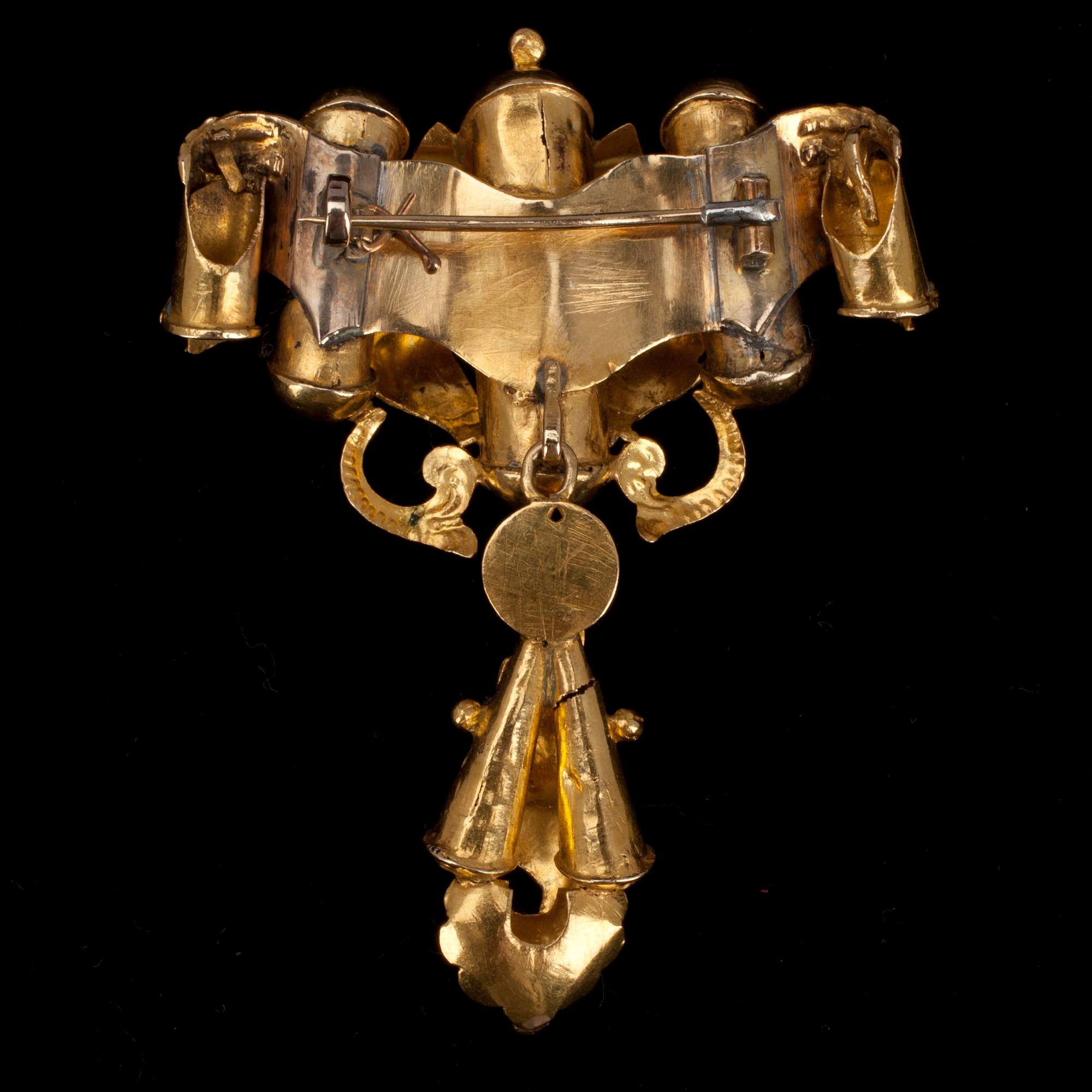 BROSCH, 18K guld, emalj, folierade stenar. Sent 1800 t. Troligen Österrike. Vikt 11 g.