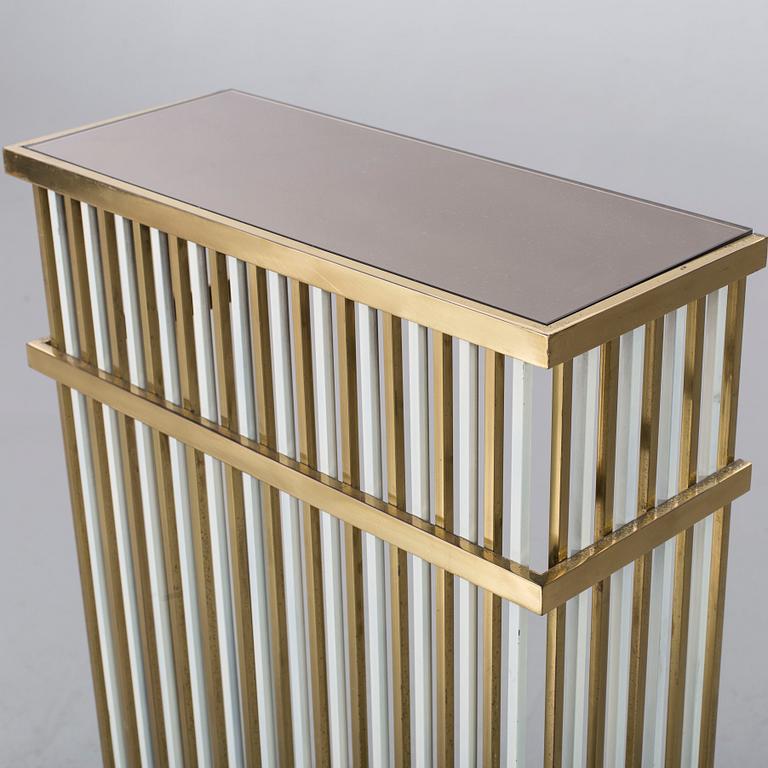 A CONSOLE TABLE/RADIATOR COVER.