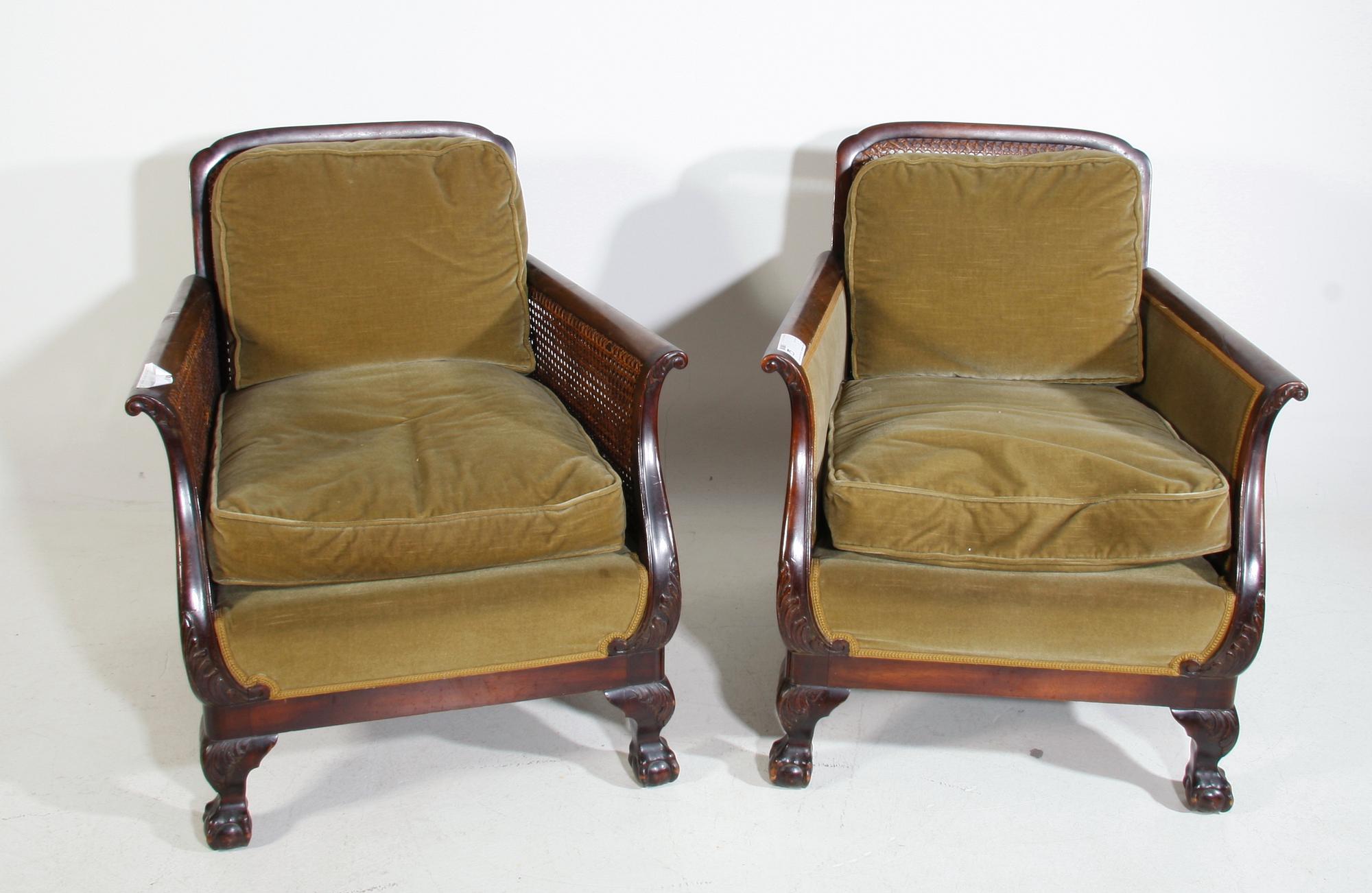 FÅTÖLJER, ett par, 1930-40-tal.