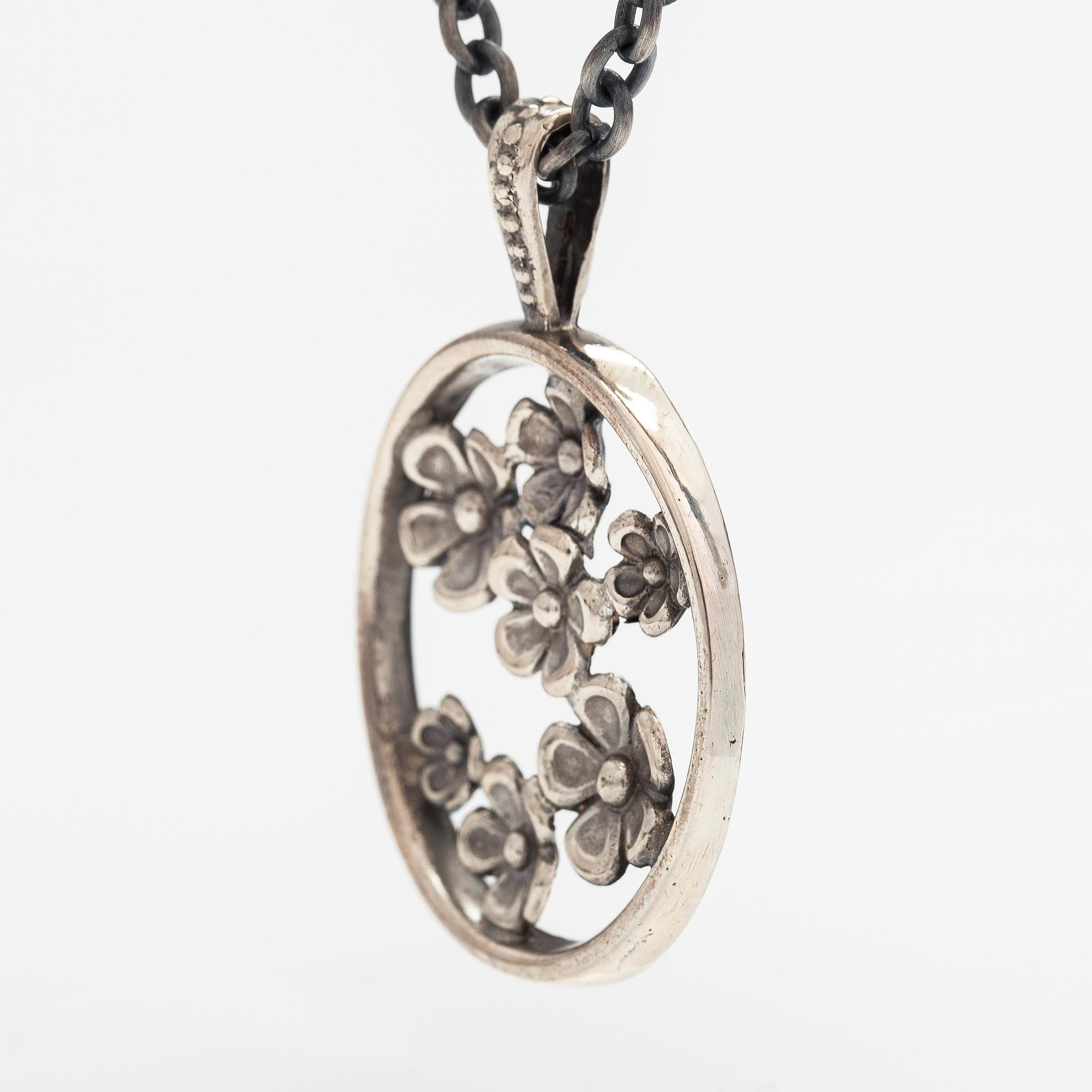 Jorma Laine, Halsband "Lemmikki", silver. Turun Hopea, Åbo.