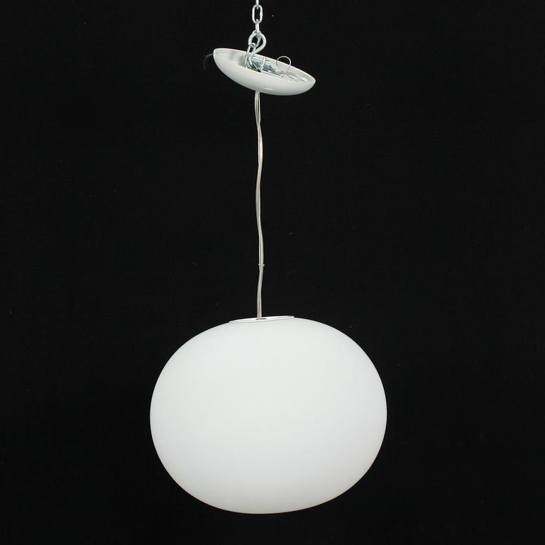TAKLAMPOR, 2 st, "Glo-Ball", design Jasper Morrison 1999 för Flos, Italien. H 25.