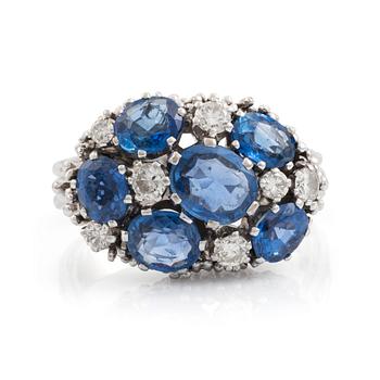 470. A WA Bolin ring in 18K white gold set with sapphires and round brilliant-cut diamonds.
