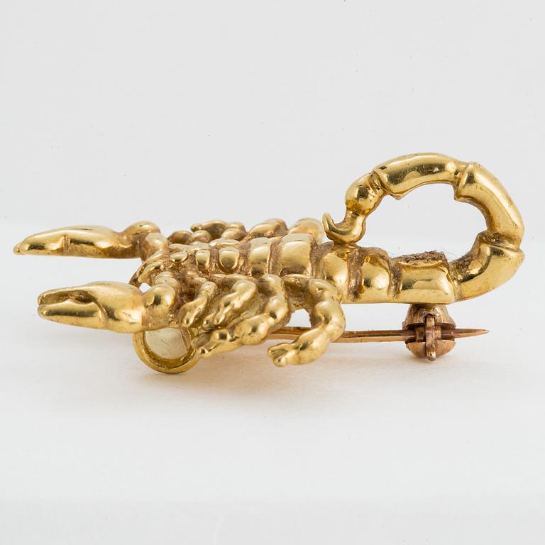 18K gold scorpion  brooch/pendant.