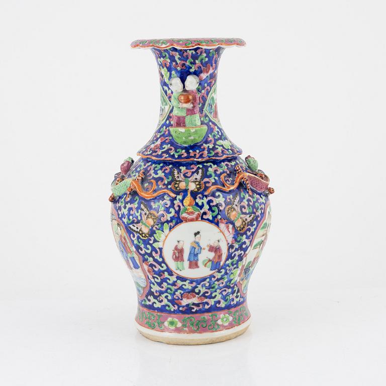 Vas, porslin, Kina, Qingdynastin, 1800-talets slut.