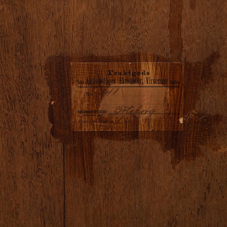 Bokskåp, Aktiebolaget Ekmöbler, Virserum, 1930-tal.