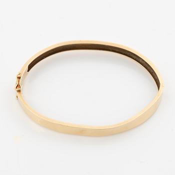18K gold bracelet.
