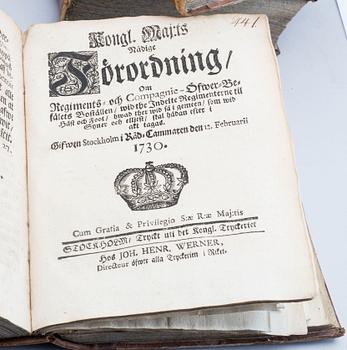 SAMLING INBUNDNA Kungl. Maj:ts förordningar,påbud, taxa... 2-4 vol. 1700-tal.