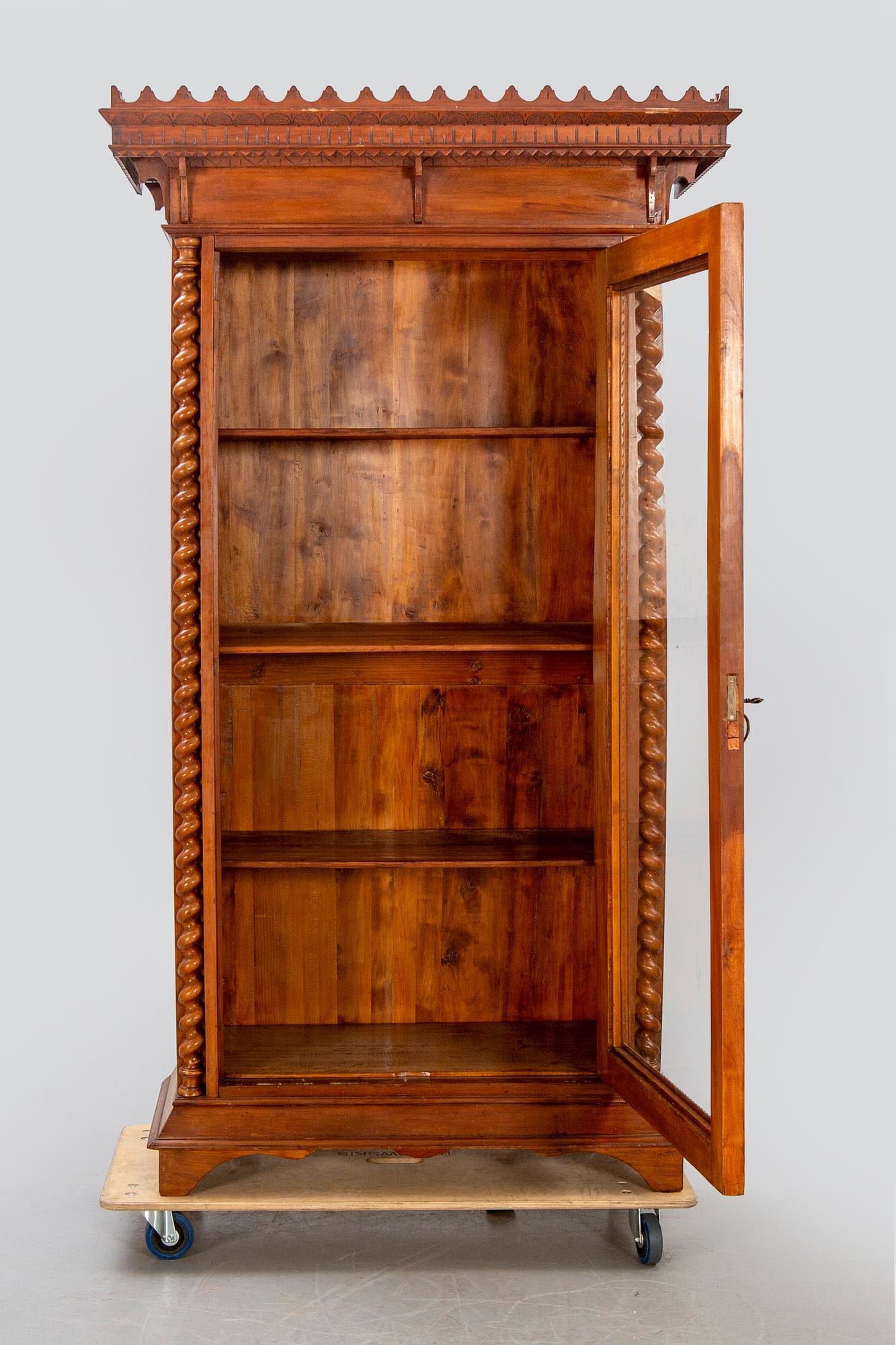 Showcase / cabinet, 20th century.