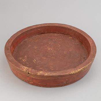 A red lacquered wooden box with cover, 20th century.