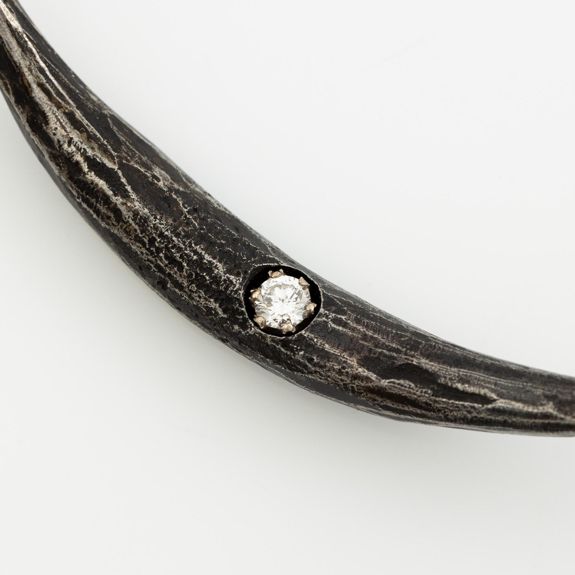 PA Lundahl-Terrs, a necklace and a bracelet, iron and round brilliant-cut diamonds.