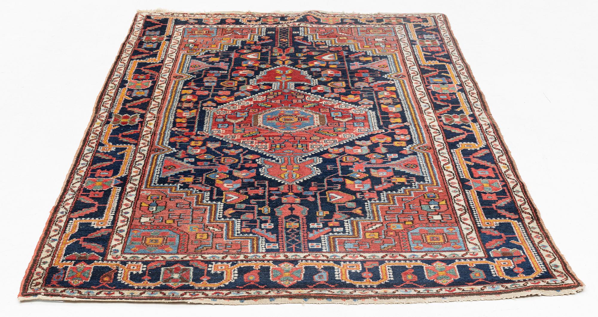 A rug, Chahar Mahal/Bakhtiari, ca 225 x 141 cm.