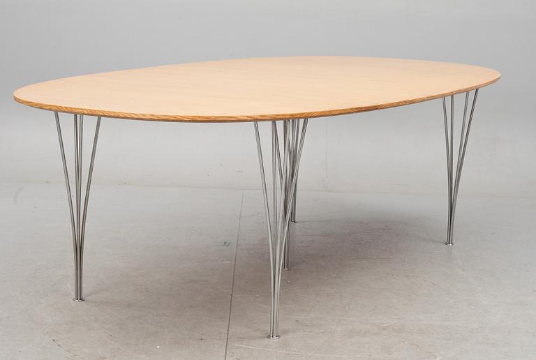 BORD. "Superellips", design Piet Hein och Bruno Mathsson.