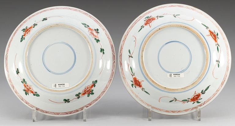 A pair of famille verte dishes, Qing dynasty, Kangxi (1662-1722).