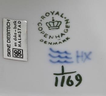 KANDELABER, porslin, "Musselmalet", Royal Copenhagen, 1900-tal.